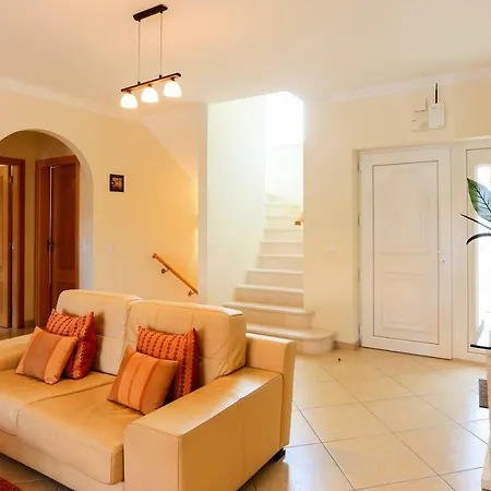 Branca - 4 Bedroom Holiday With Pool & Wifi At Praia Del Rey *