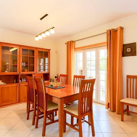 Branca - 4 Bedroom Holiday With Pool & Wifi At Praia Del Rey Villa
