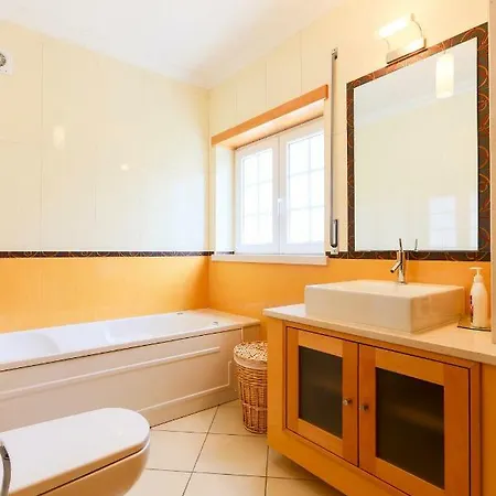 Branca - 4 Bedroom Holiday With Pool & Wifi At Praia Del Rey Praia del Rei