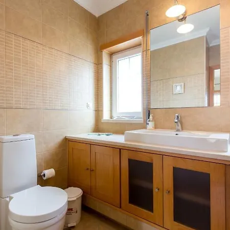 Branca - 4 Bedroom Holiday With Pool & Wifi At Praia Del Rey Villa
