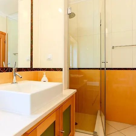 Branca - 4 Bedroom Holiday With Pool & Wifi At Praia Del Rey