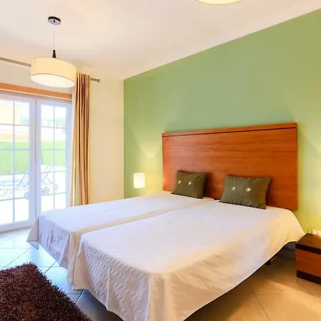 Branca - 4 Bedroom Holiday With Pool & Wifi At Praia Del Rey Villa