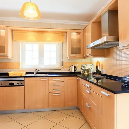 Branca - 4 Bedroom Holiday With Pool & Wifi At Praia Del Rey
