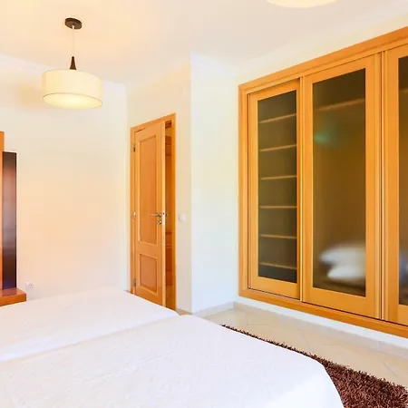 Branca - 4 Bedroom Holiday With Pool & Wifi At Praia Del Rey