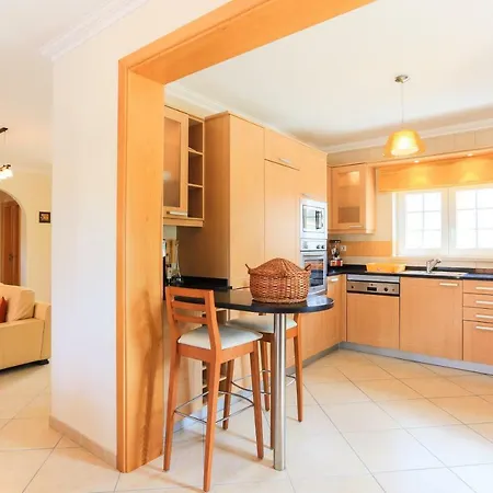 Branca - 4 Bedroom Holiday With Pool & Wifi At Praia Del Rey